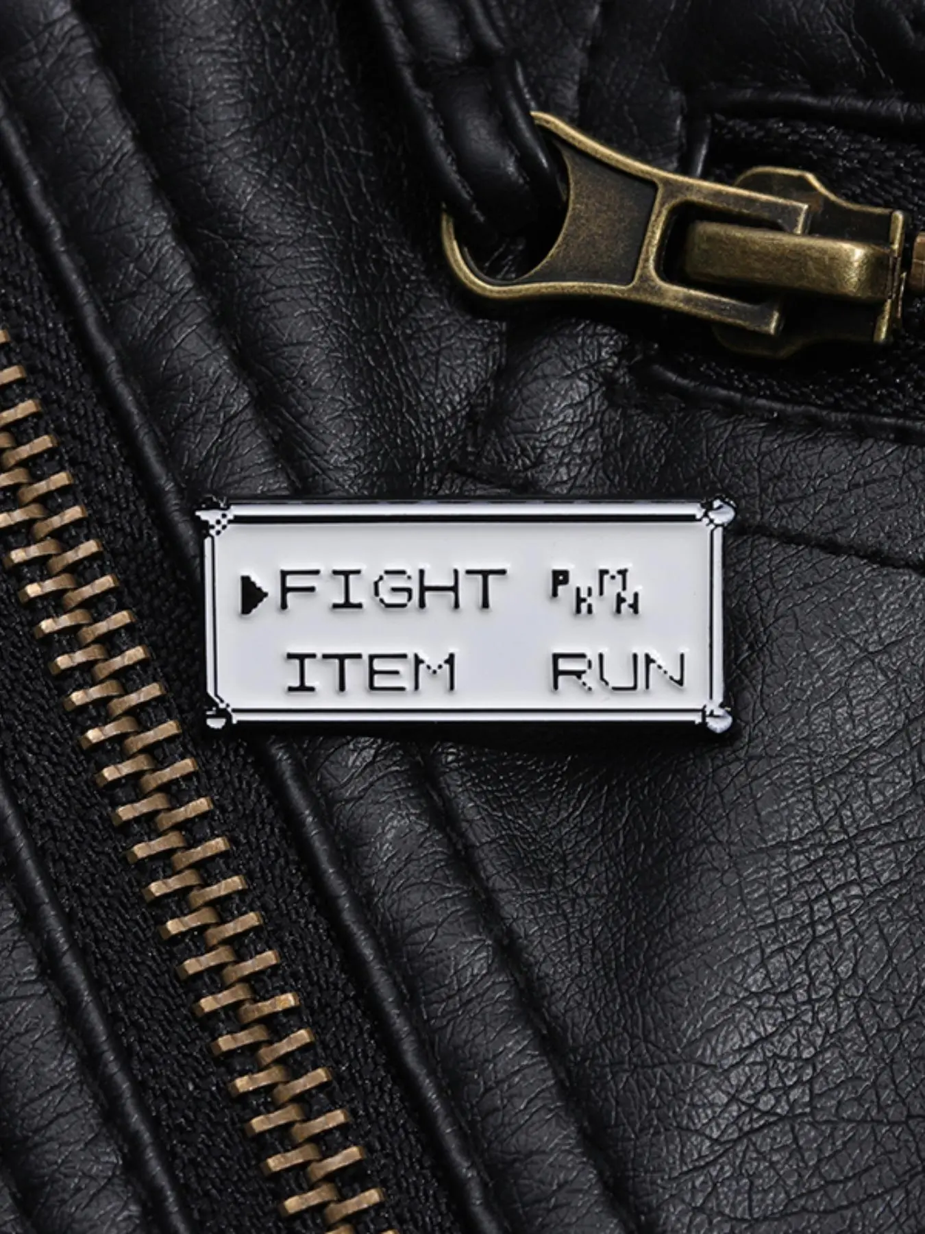 Broche con Patrón de Letras, B - Men Accessories All reseña y precio