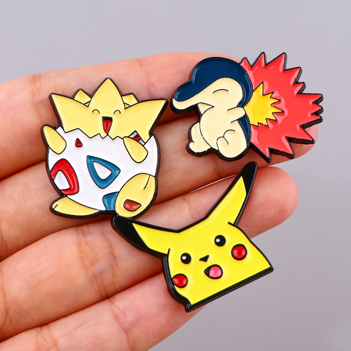 Última Colección Elf: Broche E - Lapel Pin Enamel reseña y precio
