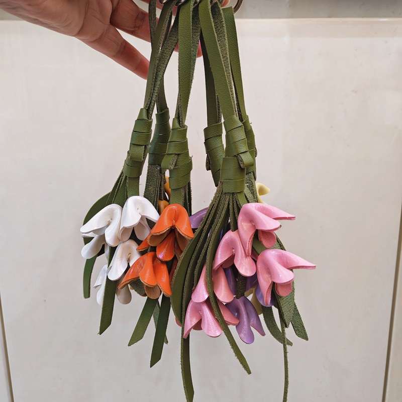 Colgante de Cuero con Ramo de  - Men Accessories Bouquet reseña y precio