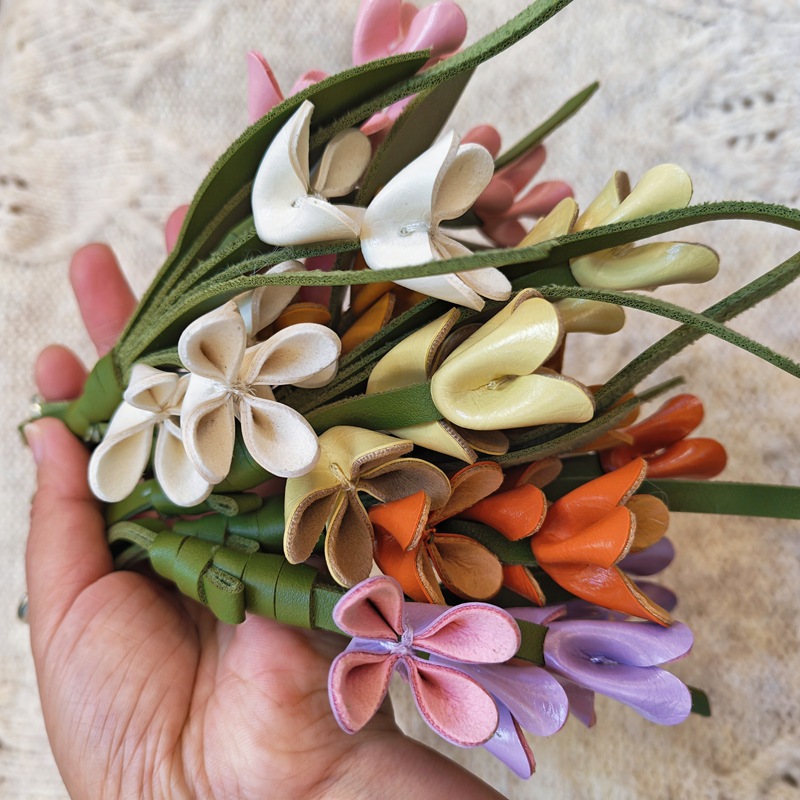 Colgante de Cuero con Ramo de  - Men Accessories Bouquet reseña y precio